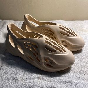 ‘Yeezy’ Foam Runners